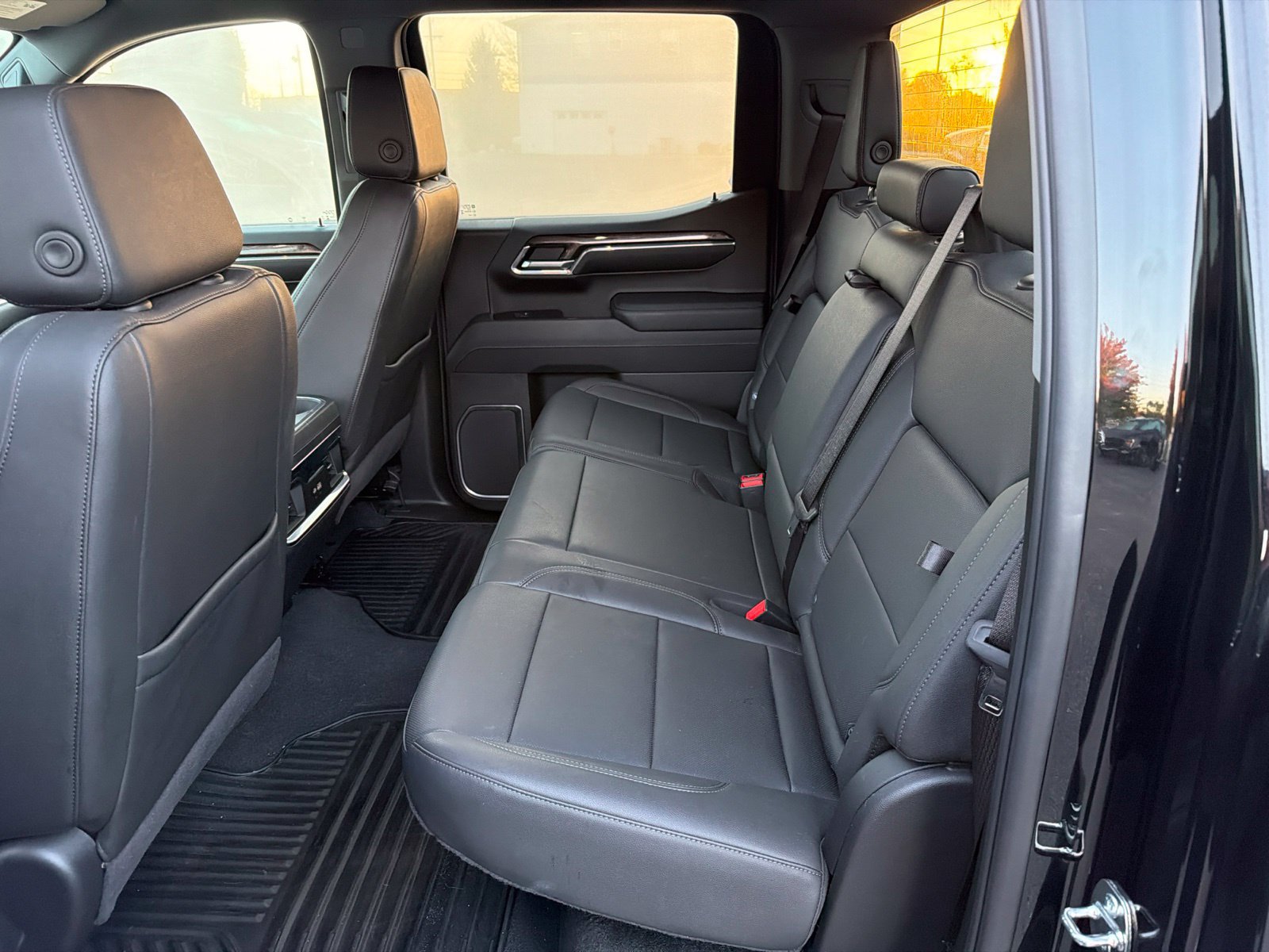 Used 2024 Chevrolet Silverado 1500 LTZ AWD/4WD image 33