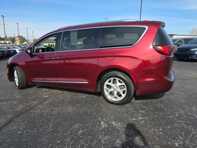 Used 2017 Chrysler Pacifica Touring-L Plus w/ Tire & Wheel Group FWD image 4