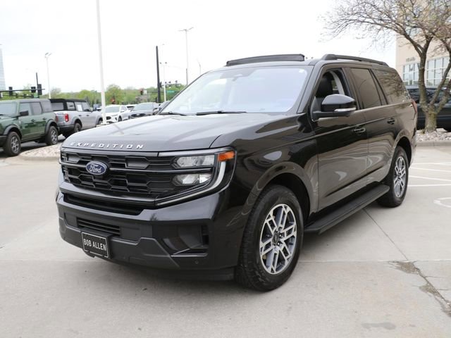 Used 2025 Ford Expedition Active AWD/4WD image 2