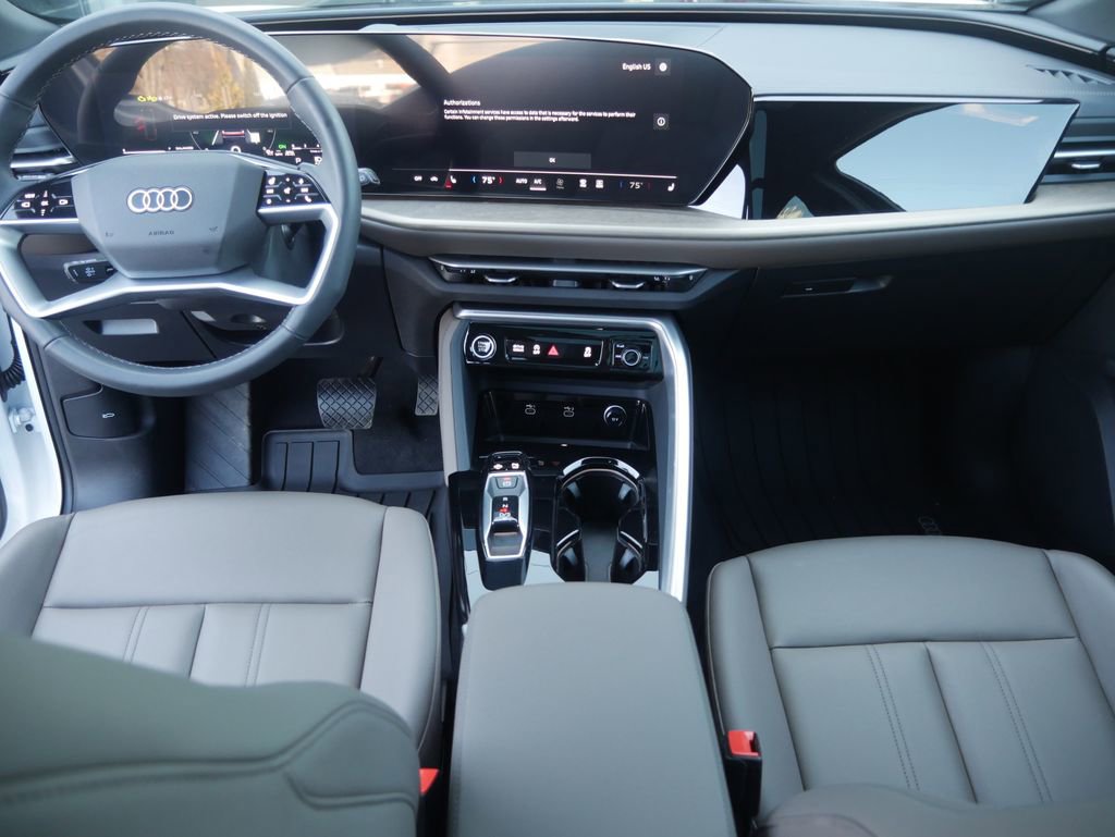Used 2025 Audi Q5 Premium w/ Convenience Package image 32