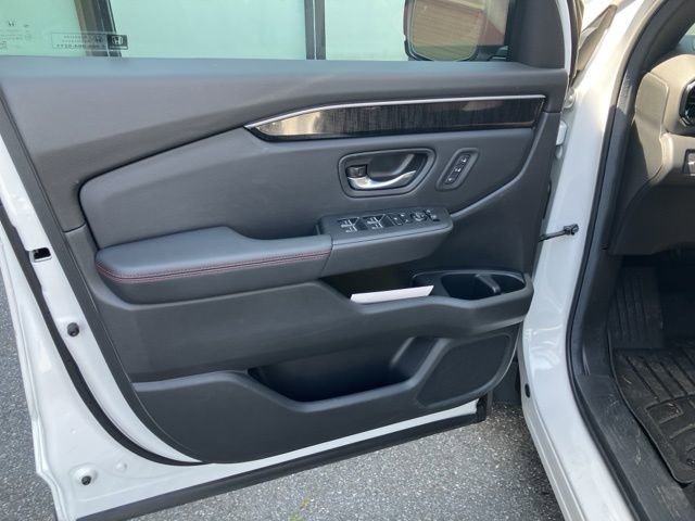 Used 2025 Honda Pilot Black Edition image 13