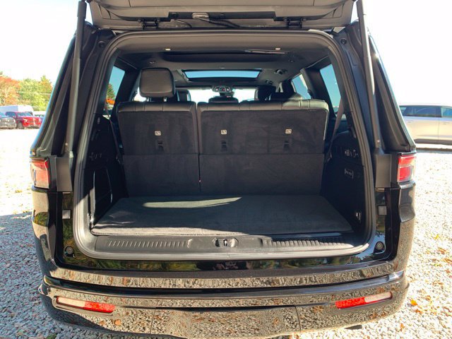 Used 2023 Jeep Wagoneer Series II AWD/4WD image 13