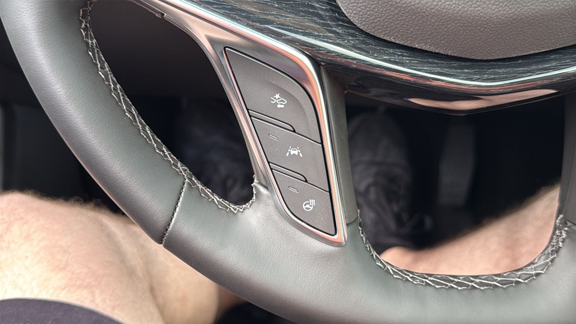 New 2026 Cadillac XT5 Premium Luxury w/ LPO, Floor Liner Package AWD/4WD image 17