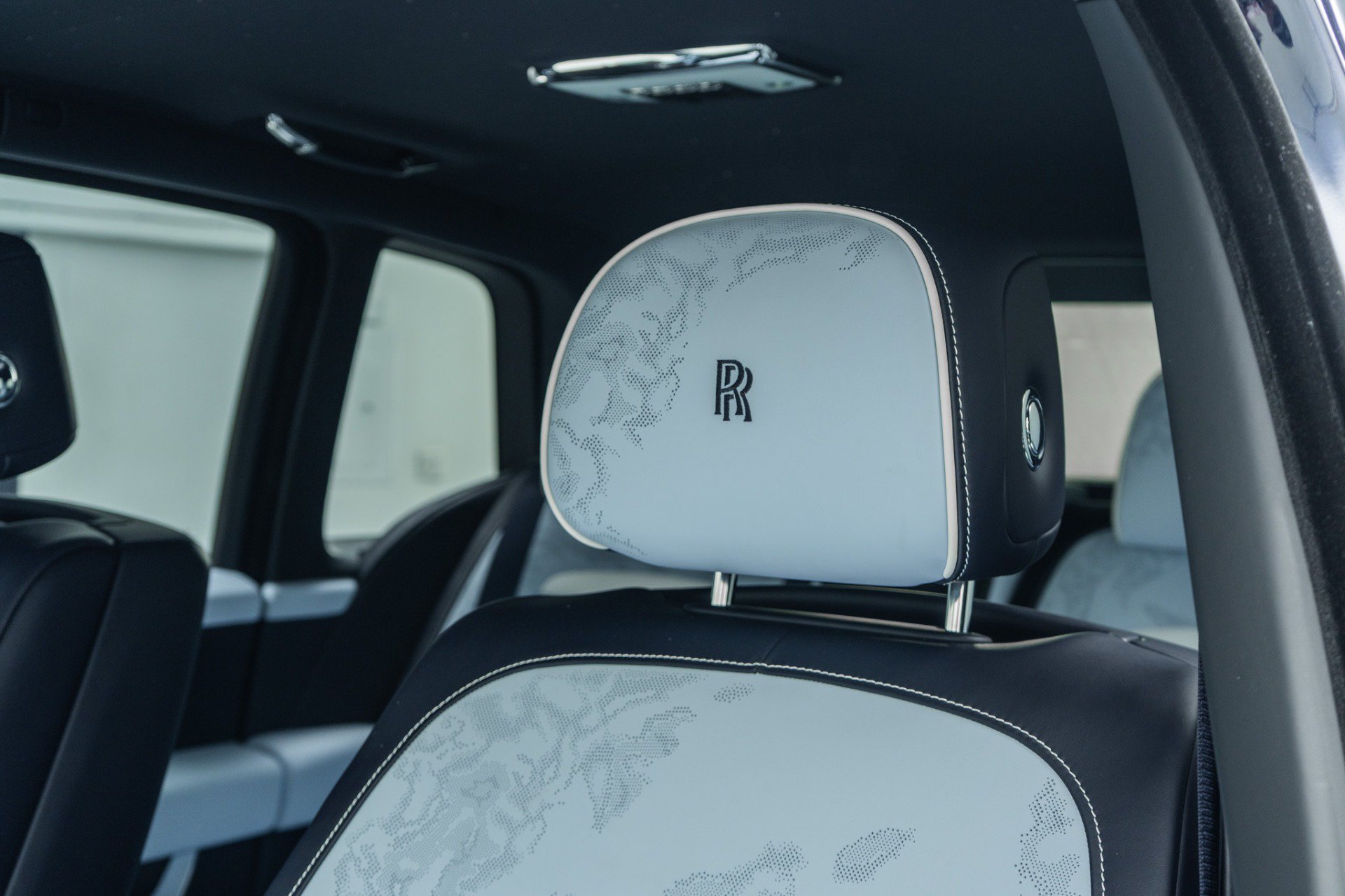 Used 2025 Rolls-Royce Cullinan Black Badge AWD/4WD image 27