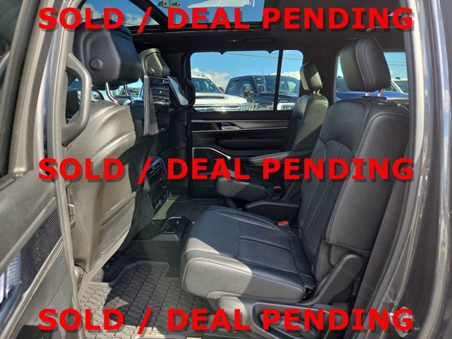 Used 2025 Jeep Wagoneer L Series II w/ Convenience Group I AWD/4WD image 13