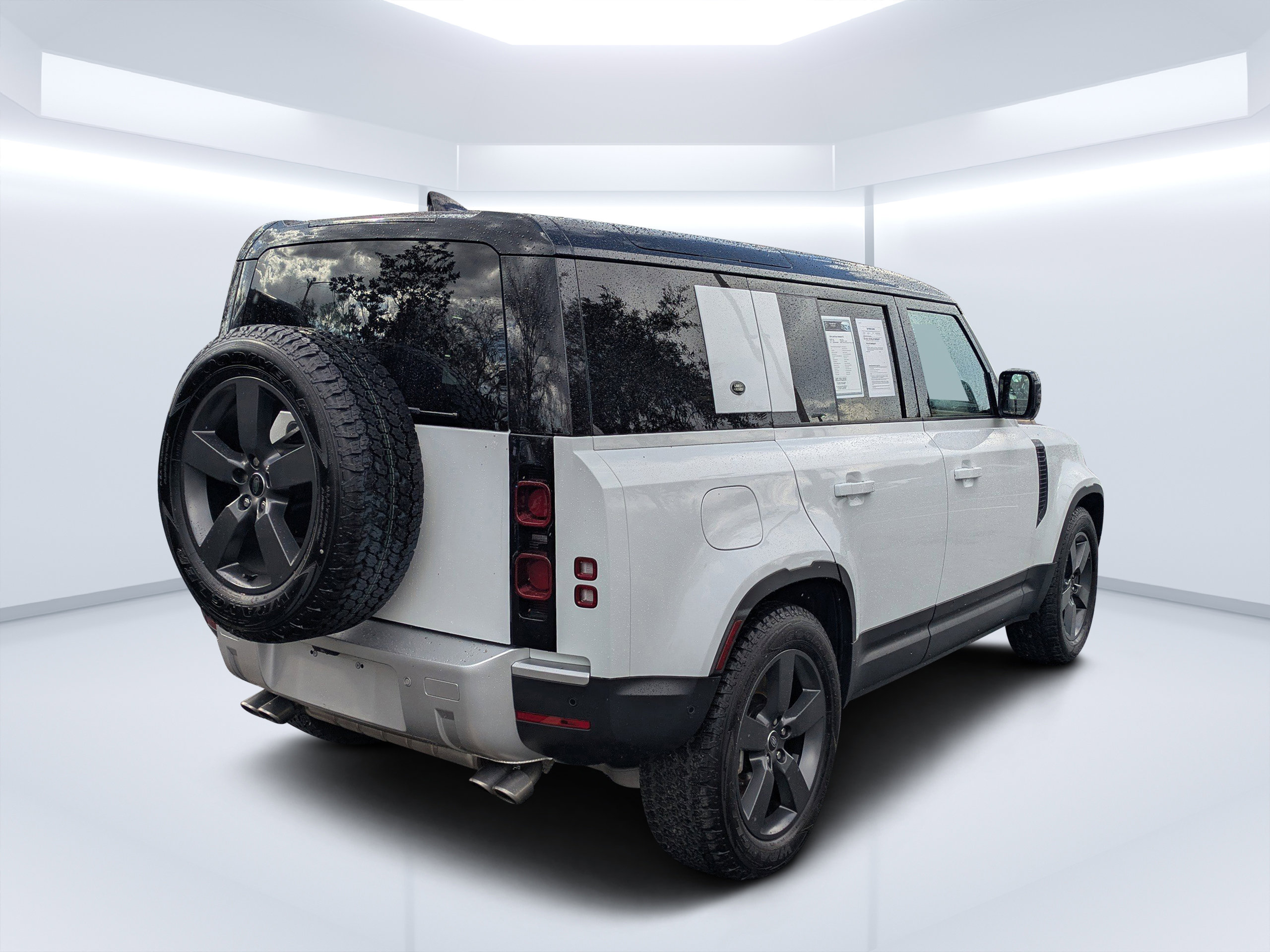 Used 2024 Land Rover Defender 110 SE image 6