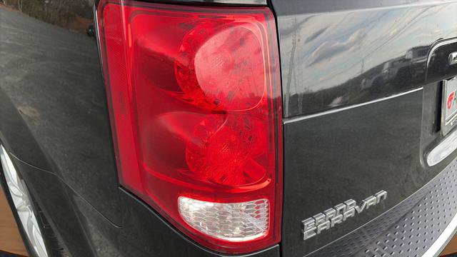 Used 2019 Dodge Grand Caravan SXT image 9