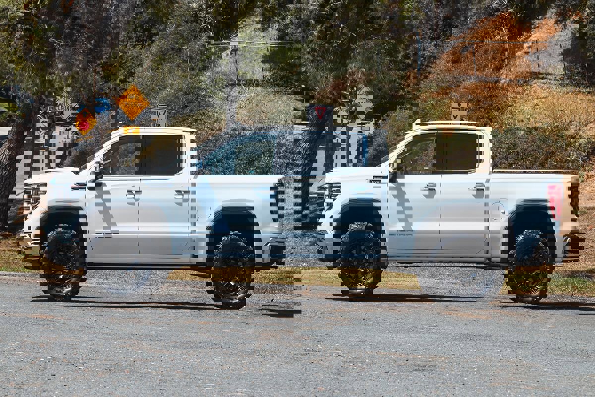 Used 2024 GMC Sierra 1500 SLT image 9