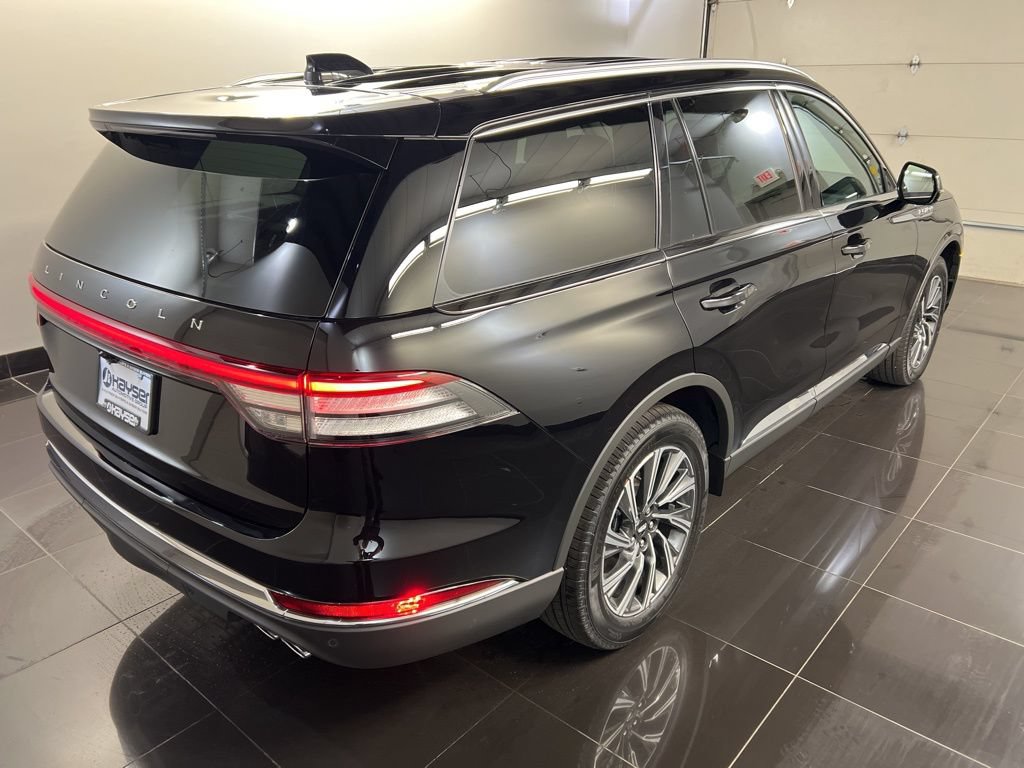 Used 2026 Lincoln Aviator AWD image 6