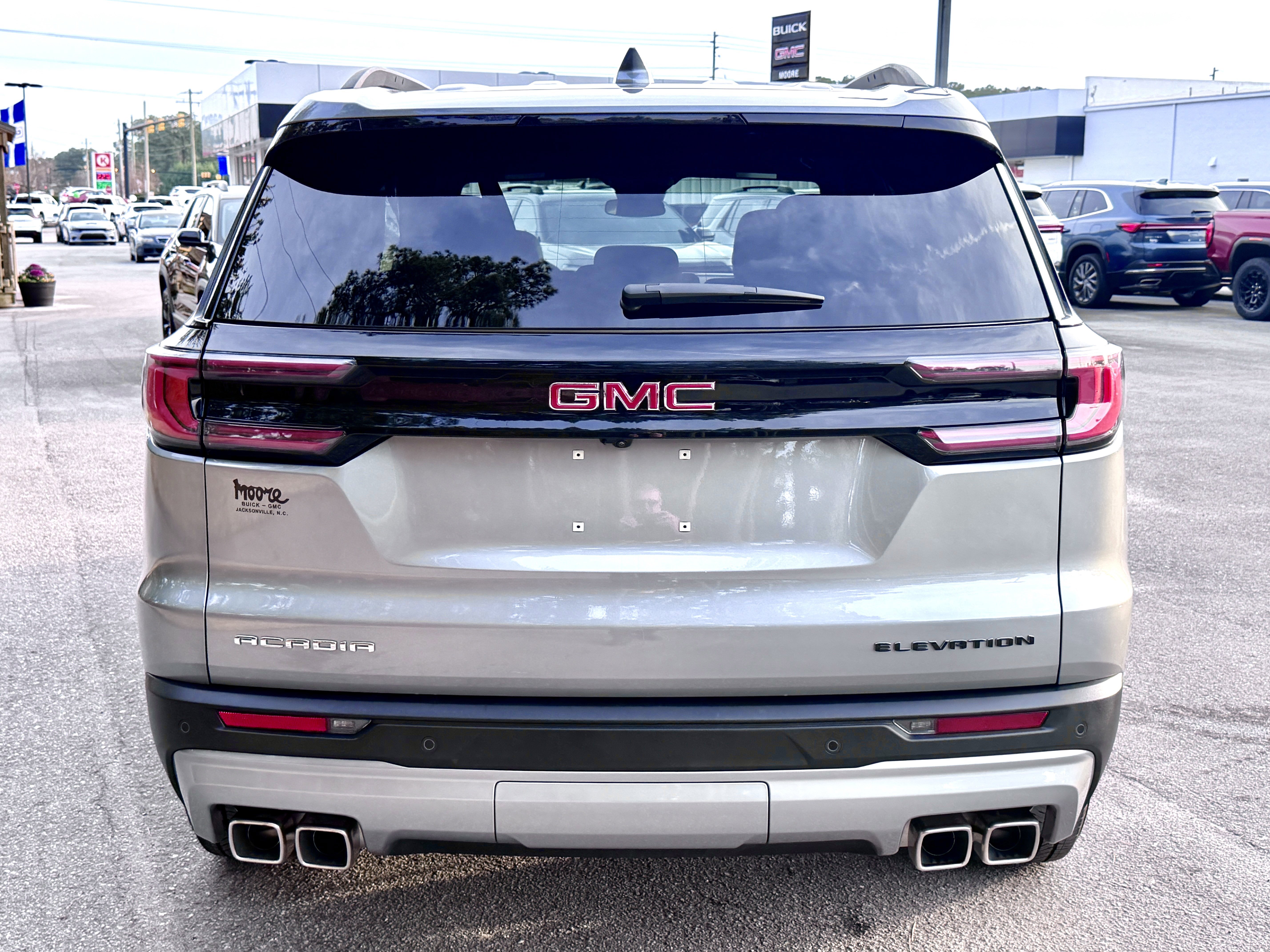 Used 2025 GMC Acadia Elevation image 9