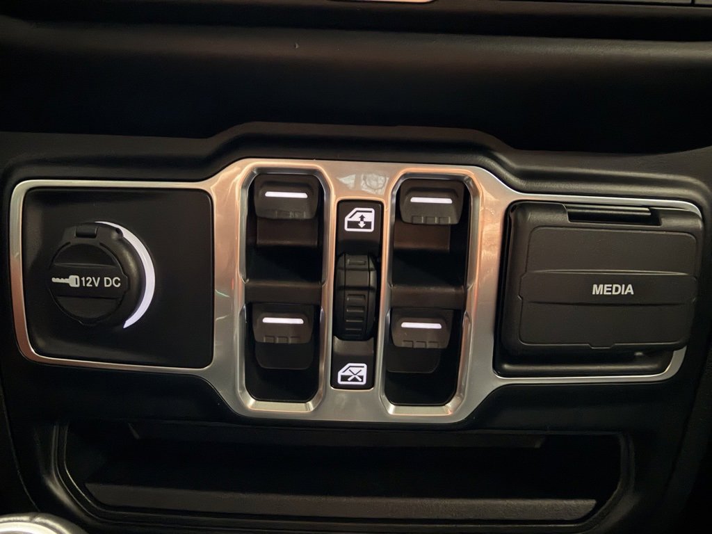 Used 2023 Jeep Wrangler Unlimited Sahara image 38