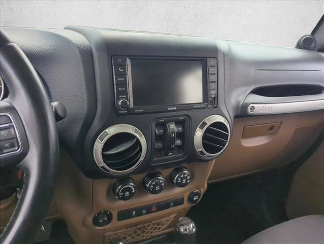 Used 2014 Jeep Wrangler Unlimited Sahara w/ Connectivity Group image 9