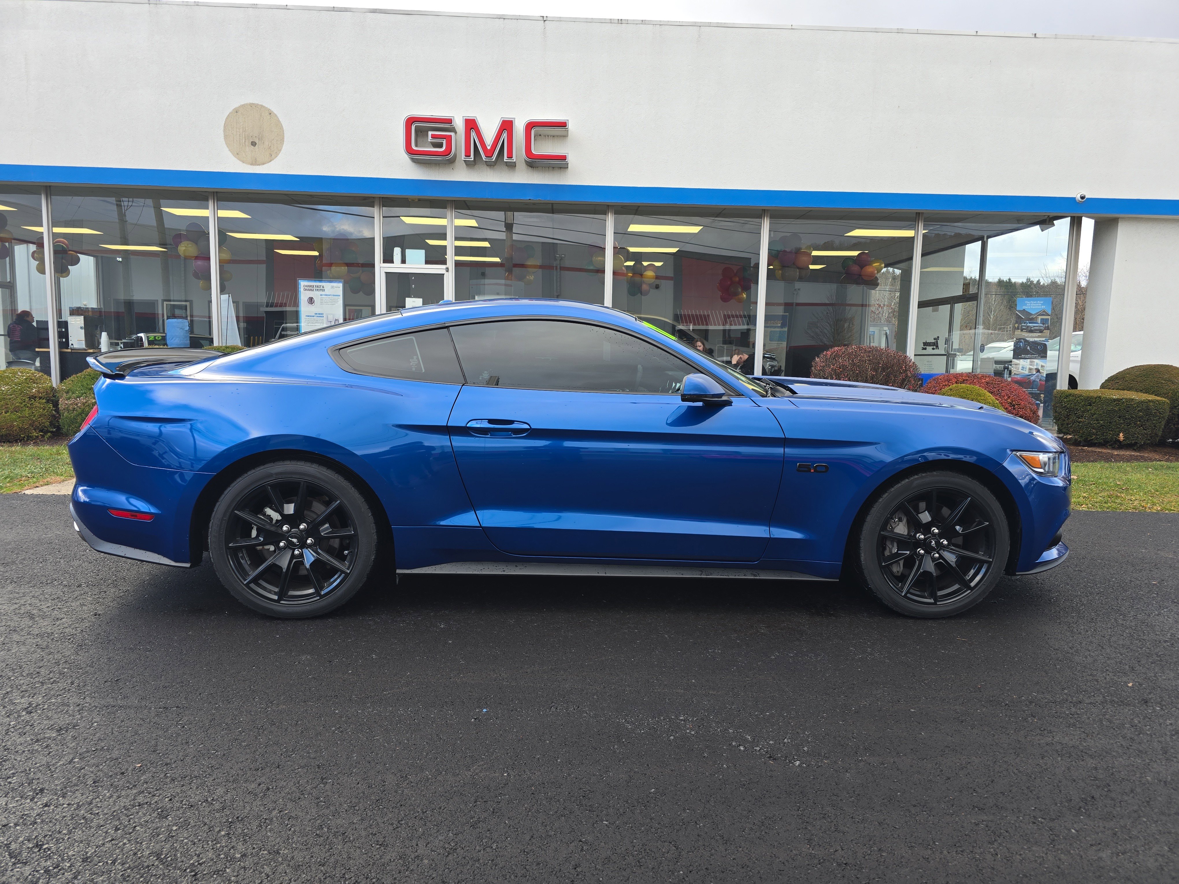 Used 2017 Ford Mustang GT Premium w/ Black Accent Package video 2