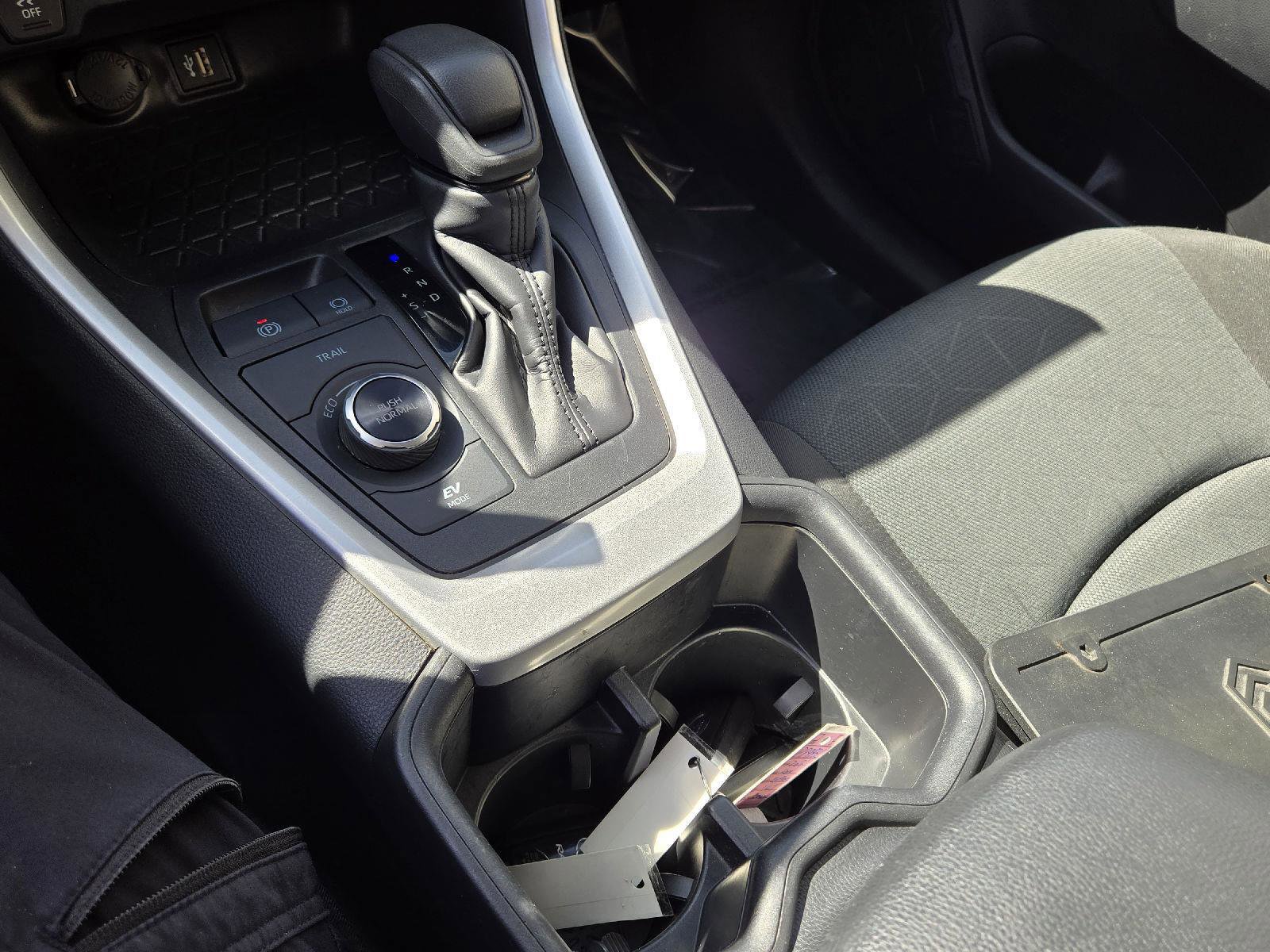 Used 2025 Toyota RAV4 XLE AWD/4WD image 25