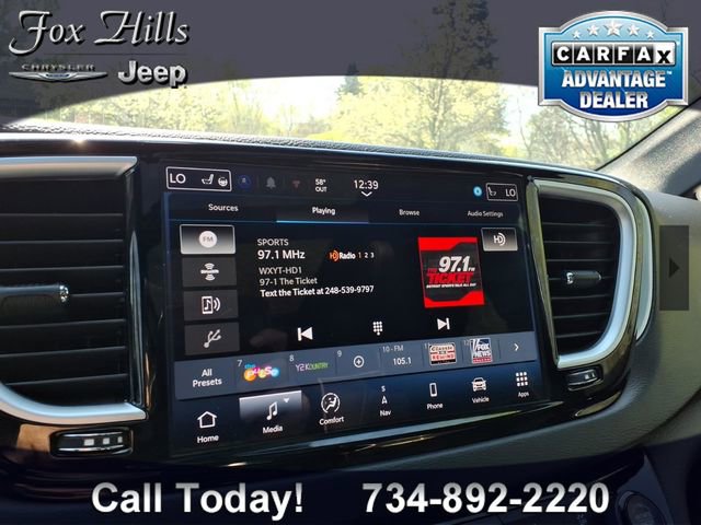 Used 2026 Chrysler Pacifica Limited FWD image 22
