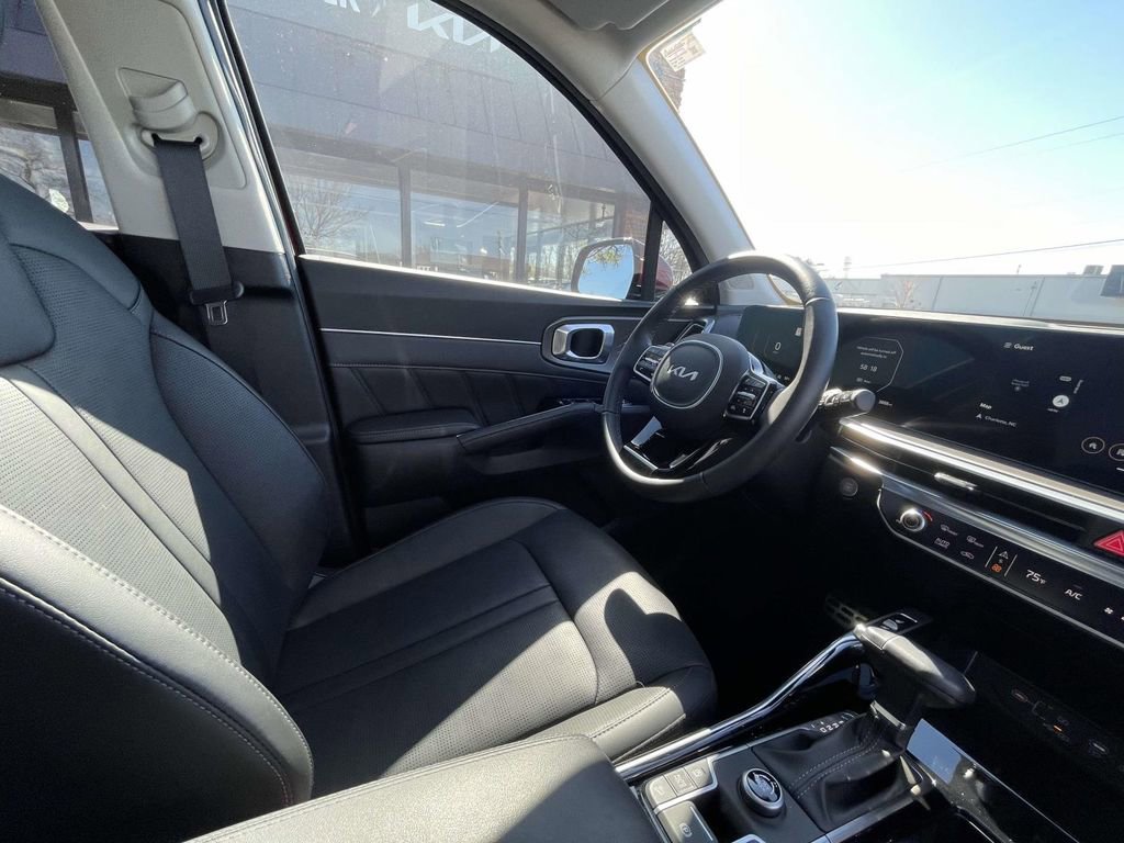Certified 2025 Kia Sorento SX image 17