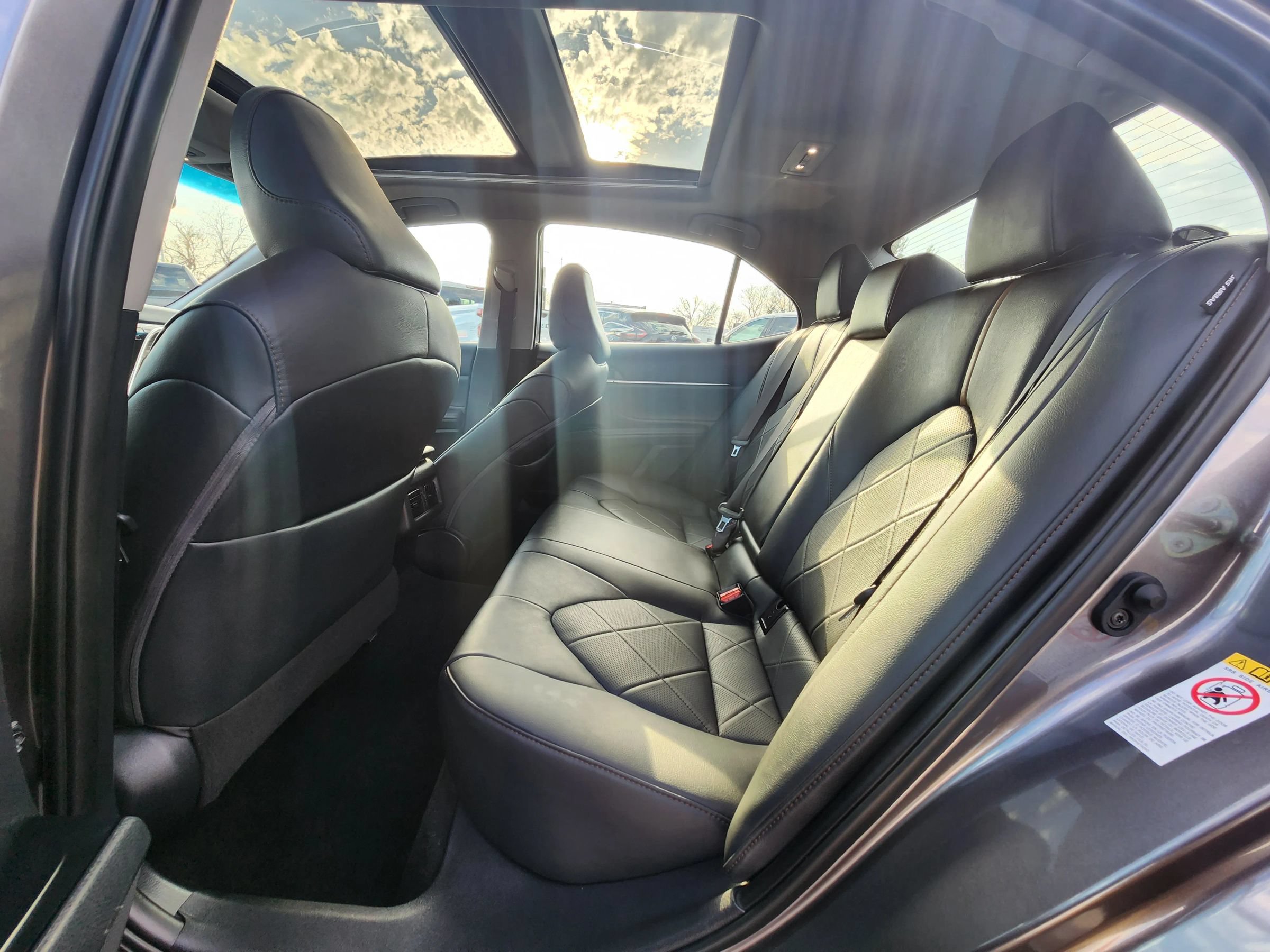 Used 2018 Toyota Camry XLE FWD image 19