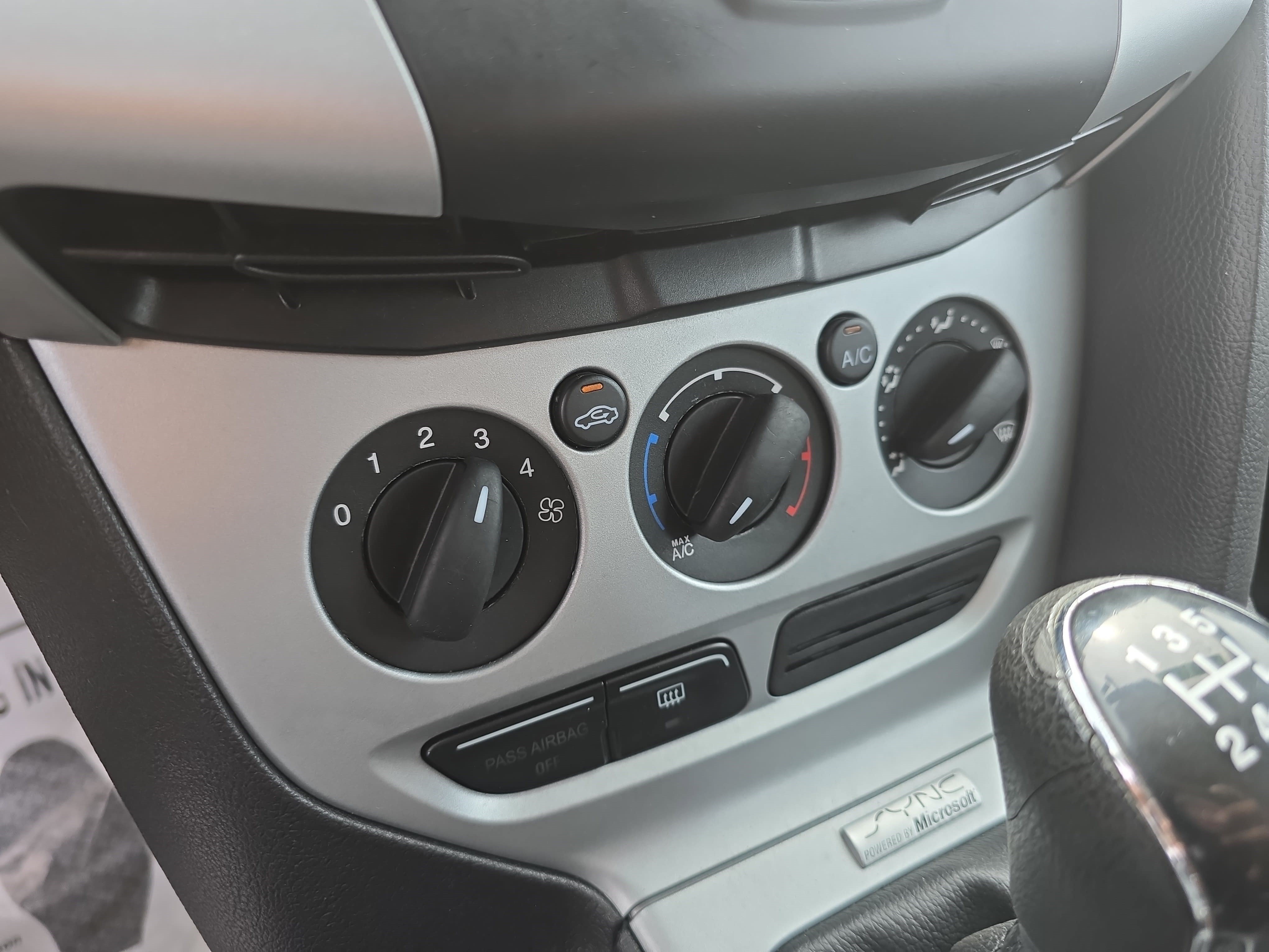 Used 2014 Ford Focus SE FWD image 21