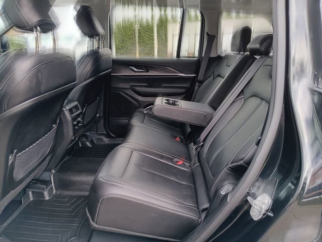 Used 2023 Jeep Grand Cherokee Limited w/ Black Appearance Package AWD/4WD image 19
