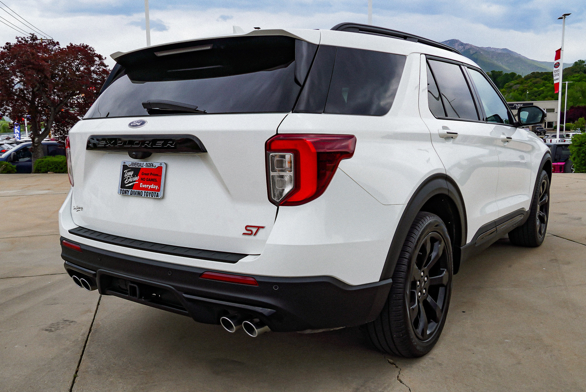 Used 2024 Ford Explorer ST w/ Equipment Group 401A AWD/4WD image 8