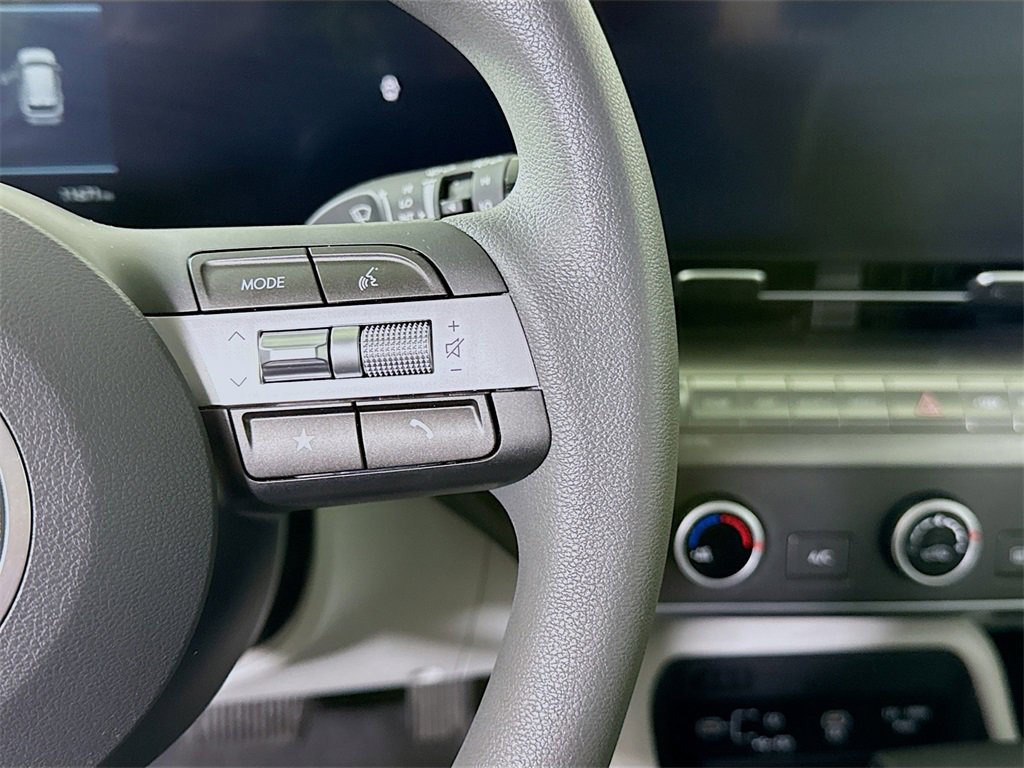 Certified 2025 Hyundai Kona SE image 21