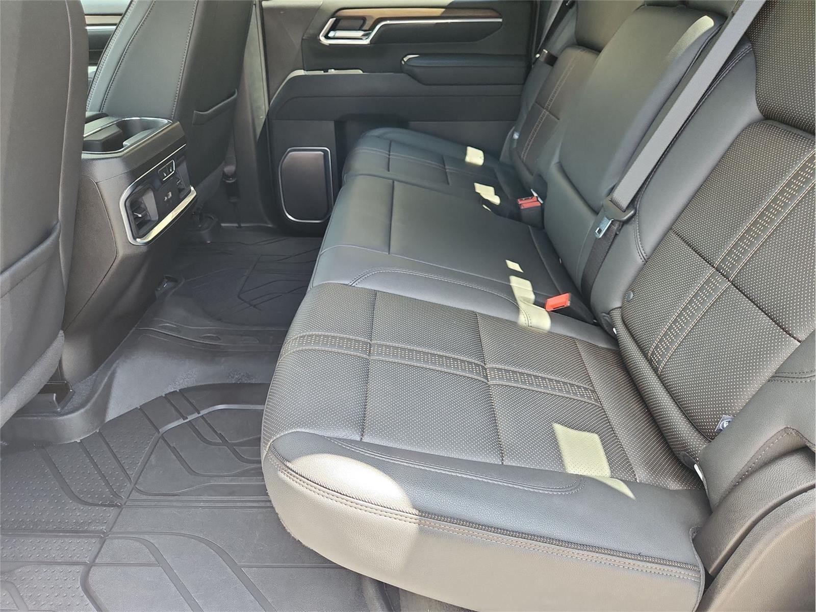 Used 2025 Chevrolet Silverado 2500 High Country w/ Technology Package AWD/4WD image 25