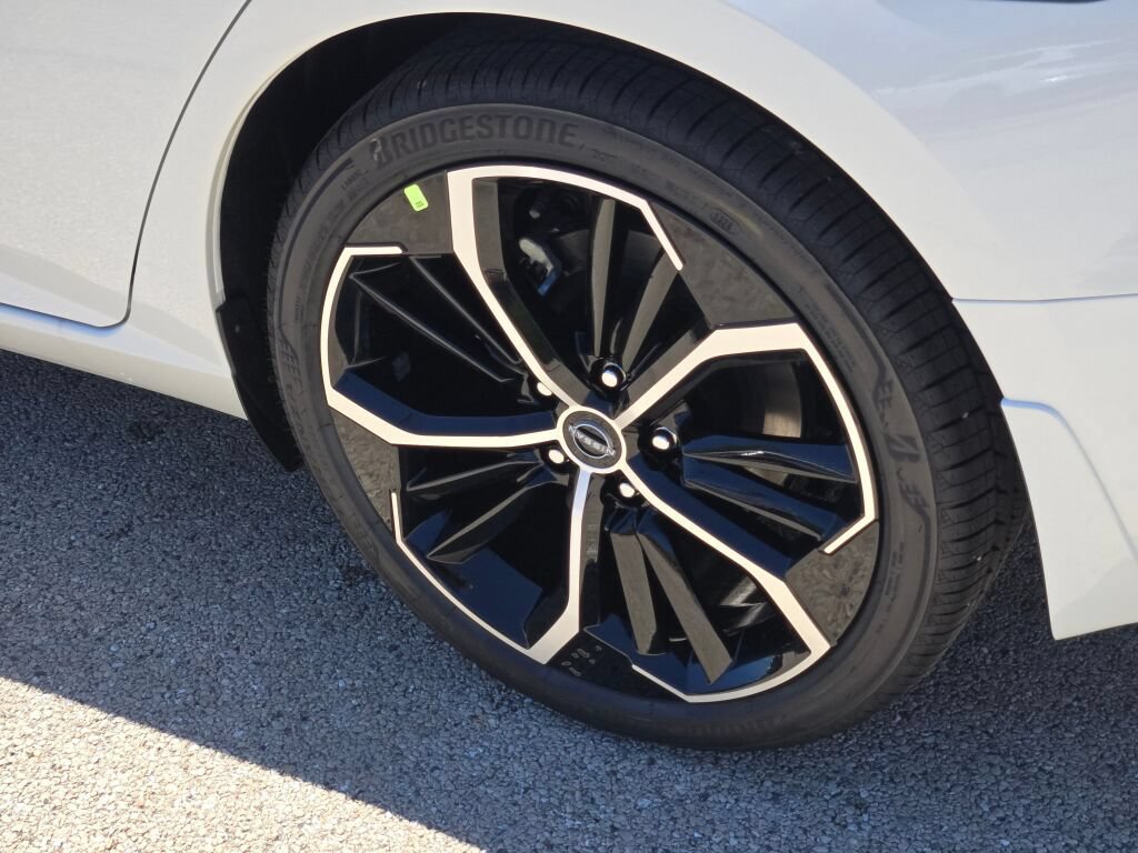 New 2026 Nissan Altima 2.5 SR FWD image 14