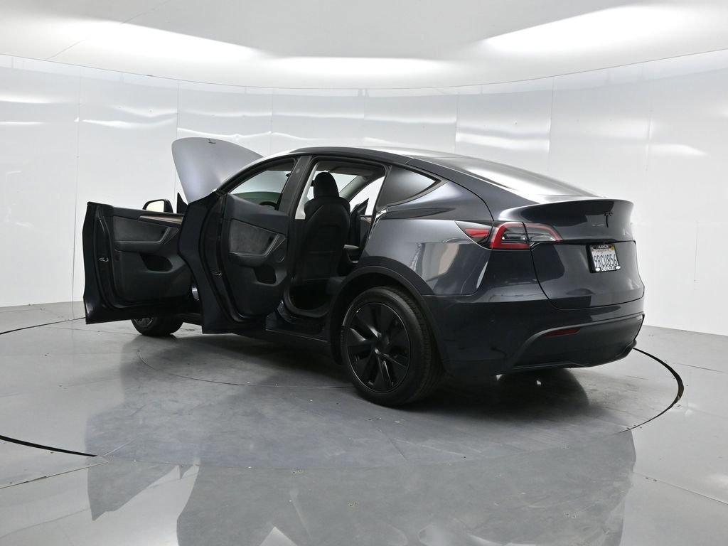 Used 2025 Tesla Model Y Long Range AWD/4WD image 52