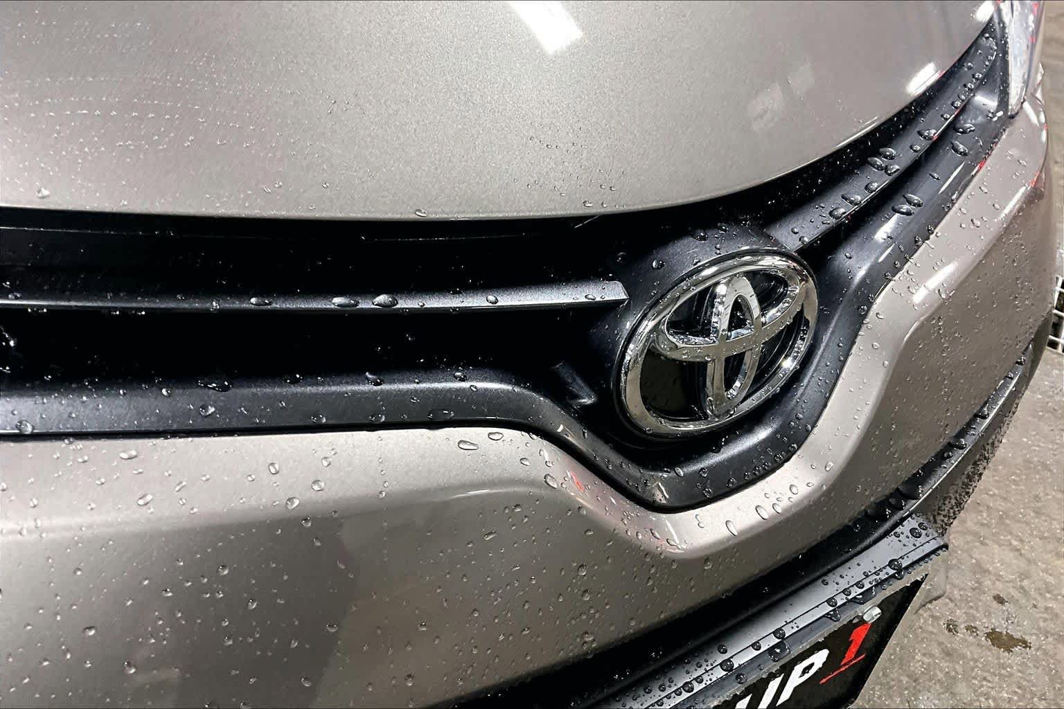 Used 2016 Toyota Corolla LE FWD image 28