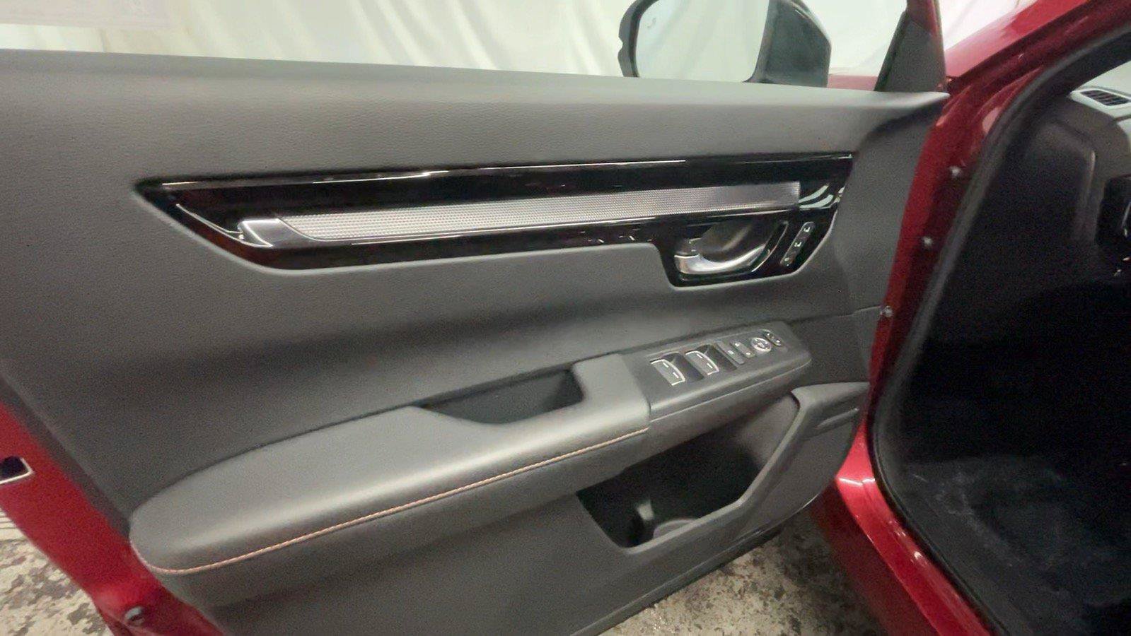Used 2025 Honda CR-V Sport Touring image 28