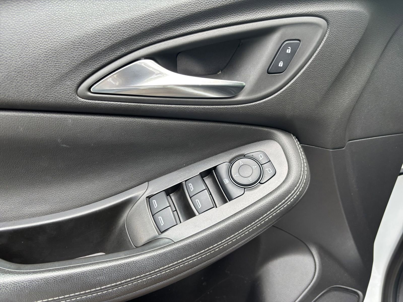 Used 2025 Buick Encore GX Preferred FWD image 18