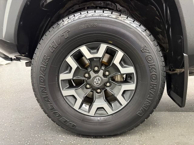 Certified 2023 Toyota Tacoma TRD Off-Road AWD/4WD image 19