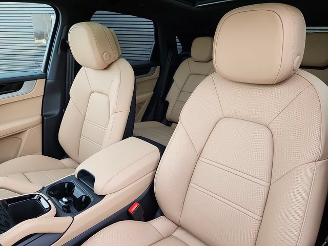Certified 2026 Porsche Cayenne AWD/4WD image 5