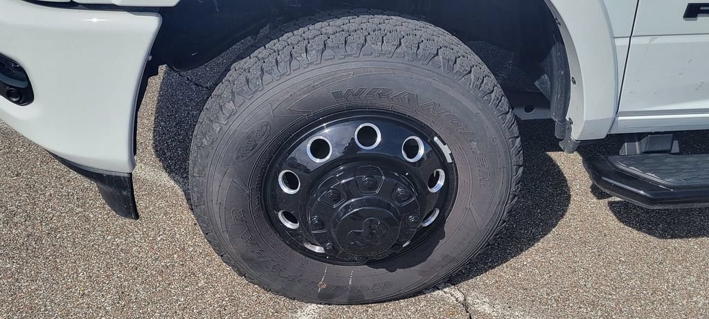 Used 2024 RAM 3500 Limited AWD/4WD image 8