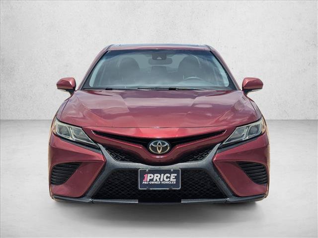 Used 2018 Toyota Camry SE w/ Moonroof Package FWD video 2