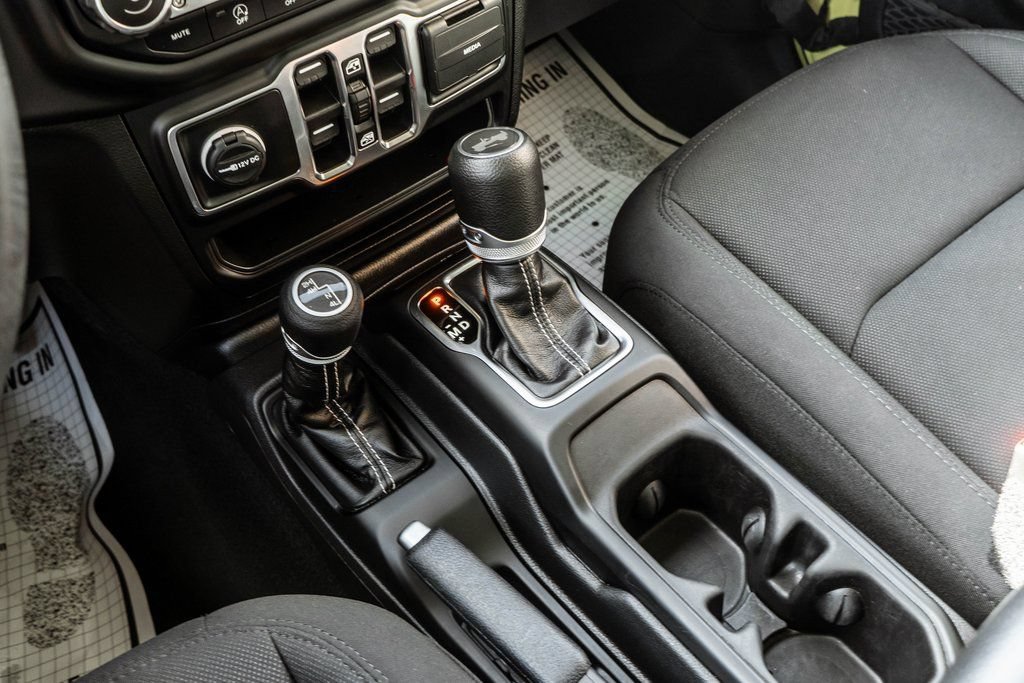 Used 2023 Jeep Wrangler Unlimited Sahara AWD/4WD image 21