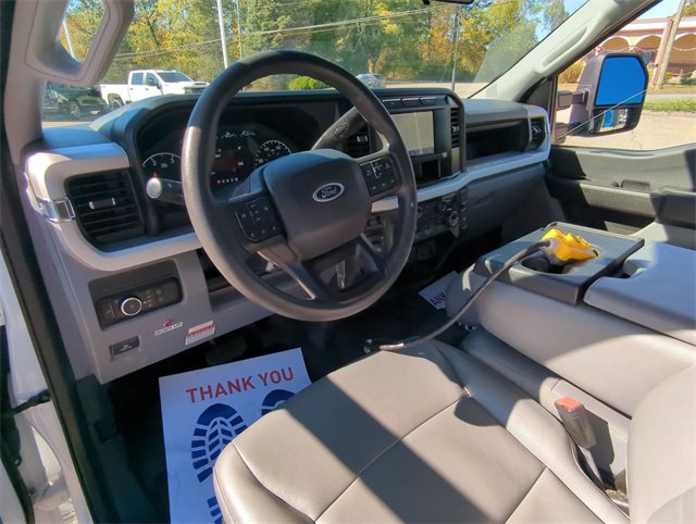 Used 2023 Ford F550 4x4 Regular Cab Super Duty image 19