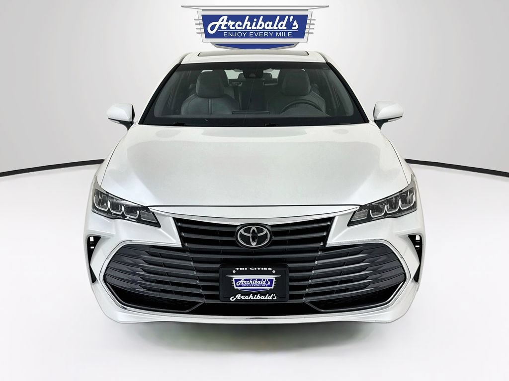 Used 2022 Toyota Avalon XLE w/ Moonroof Package FWD image 2
