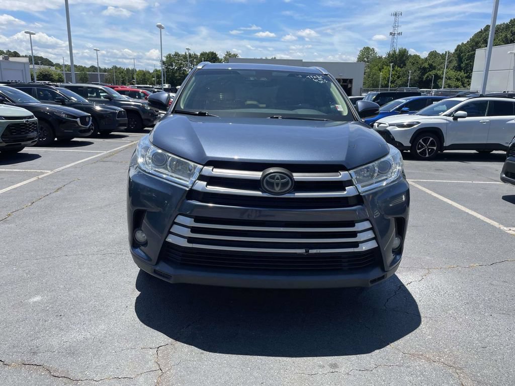 Used 2017 Toyota Highlander XLE FWD image 2