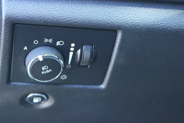 Used 2019 Jeep Grand Cherokee Altitude RWD image 11