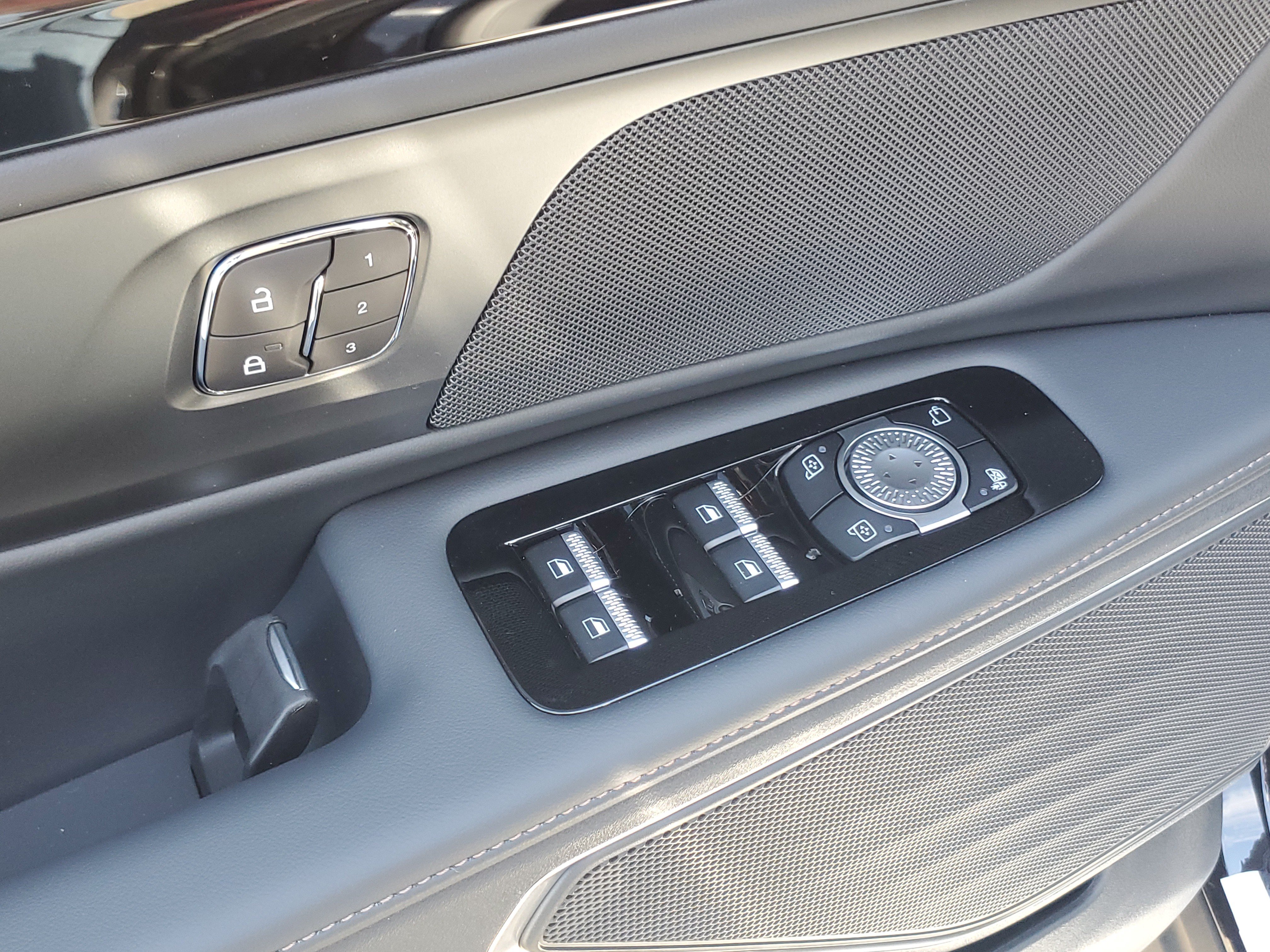 New 2026 Lincoln Nautilus Premier AWD/4WD image 9