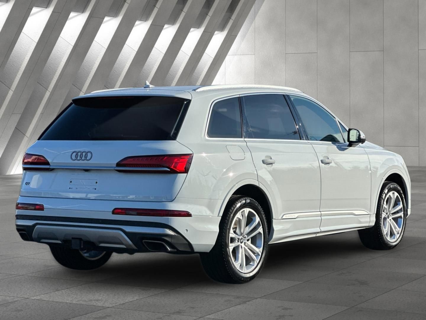 Used 2025 Audi Q7 3.0T Premium Plus w/ Premium Plus Package image 4