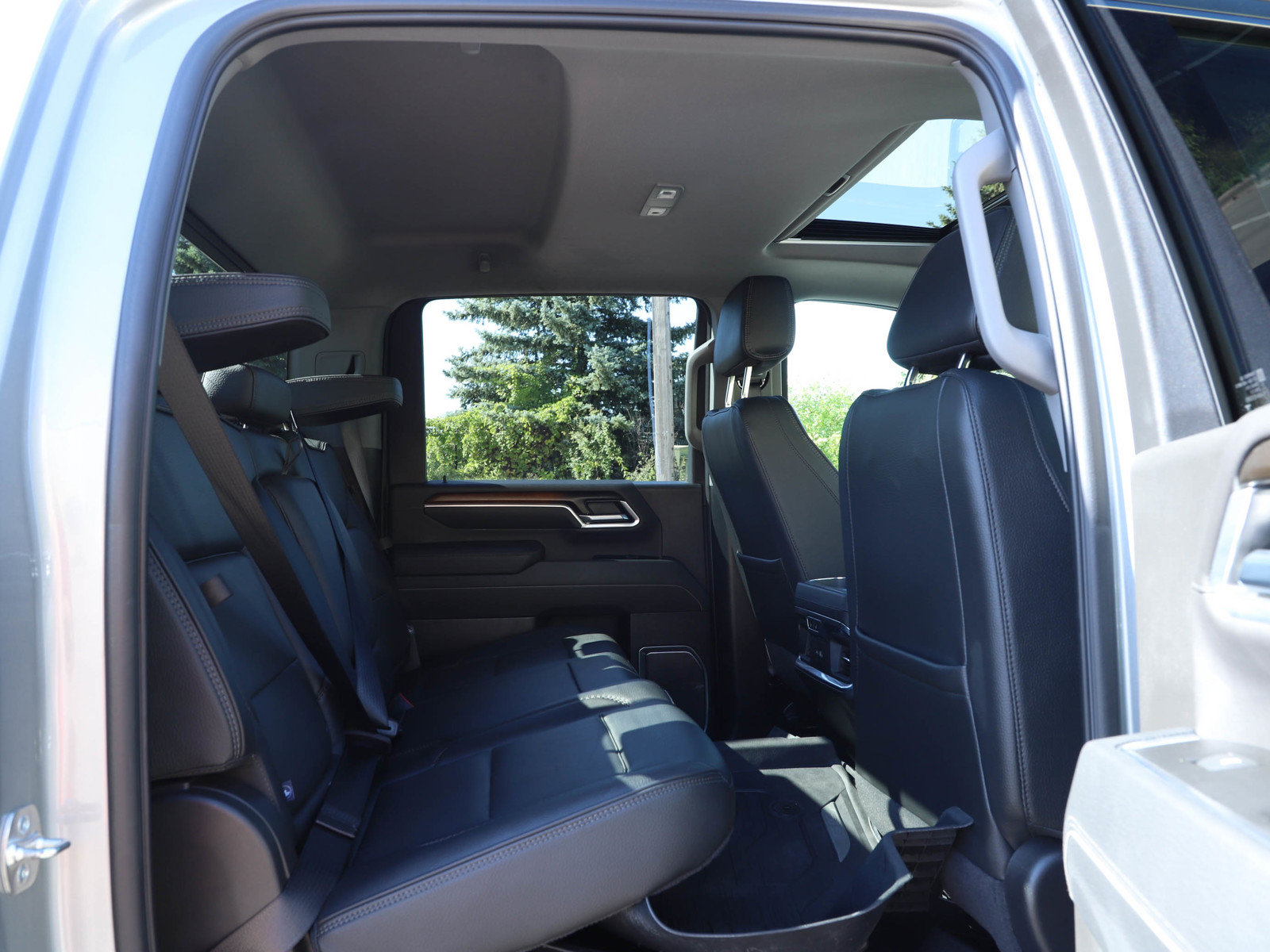 Used 2025 GMC Sierra 2500 Denali w/ Denali Reserve Package AWD/4WD image 12