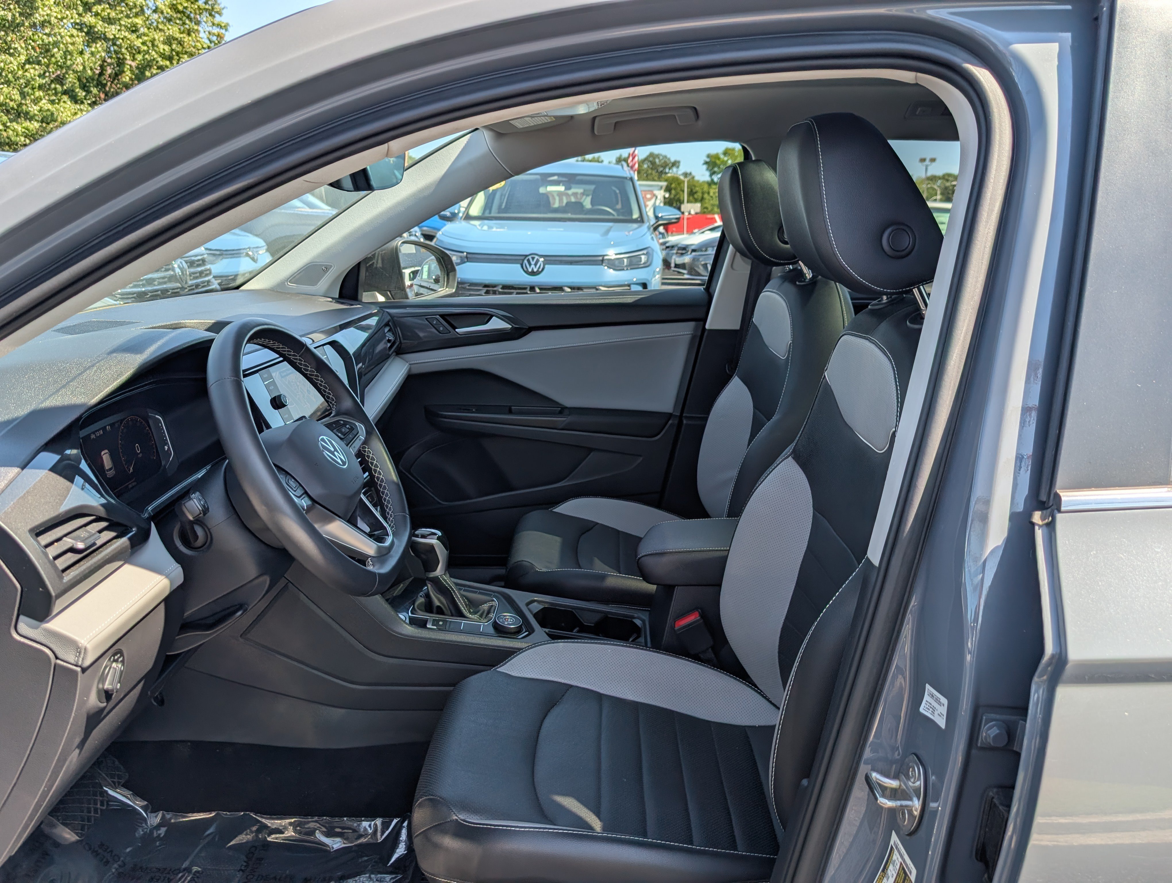 Used 2023 Volkswagen Taos SEL AWD/4WD image 13