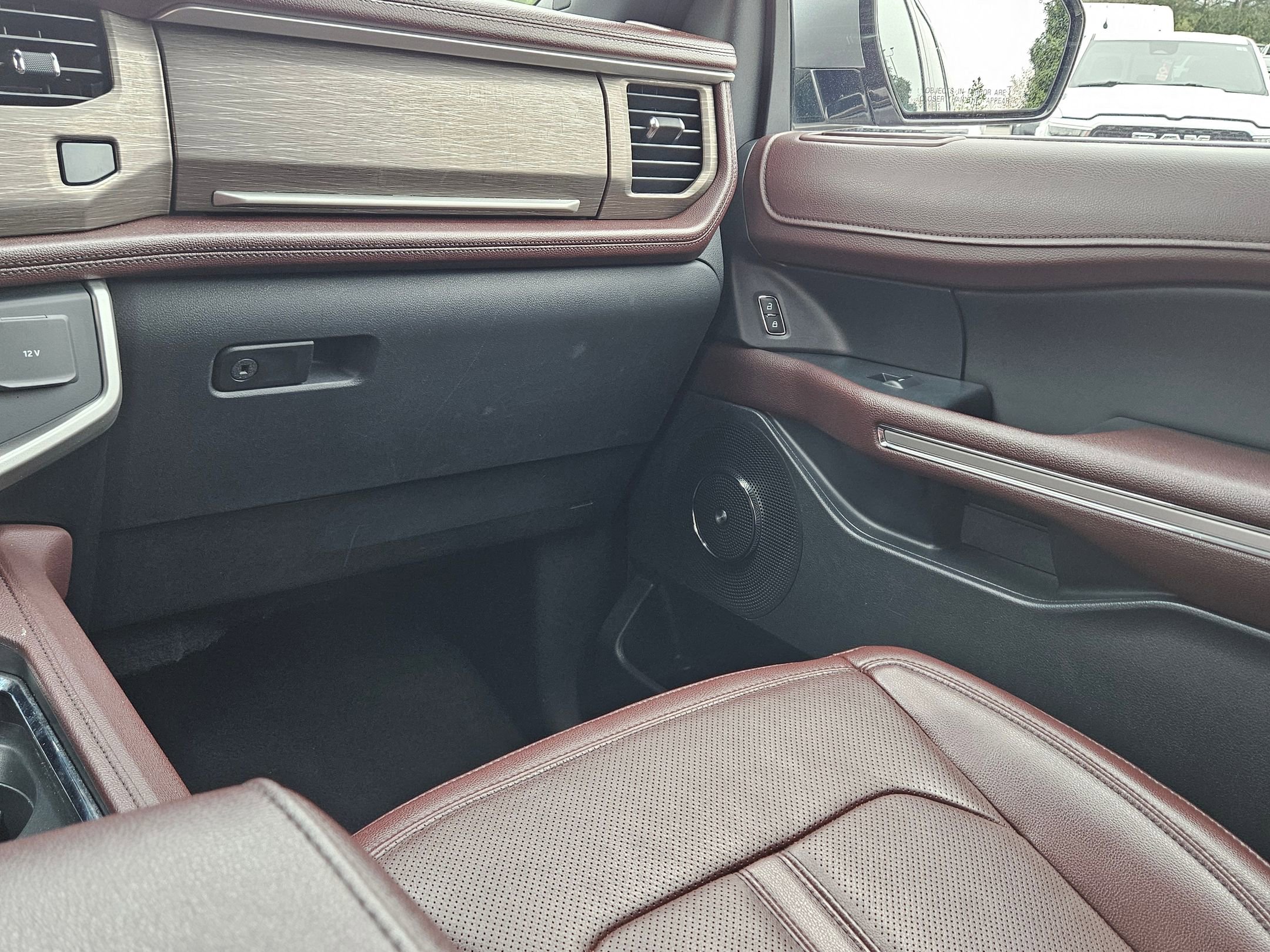 Used 2024 Ford Expedition Max Limited image 11