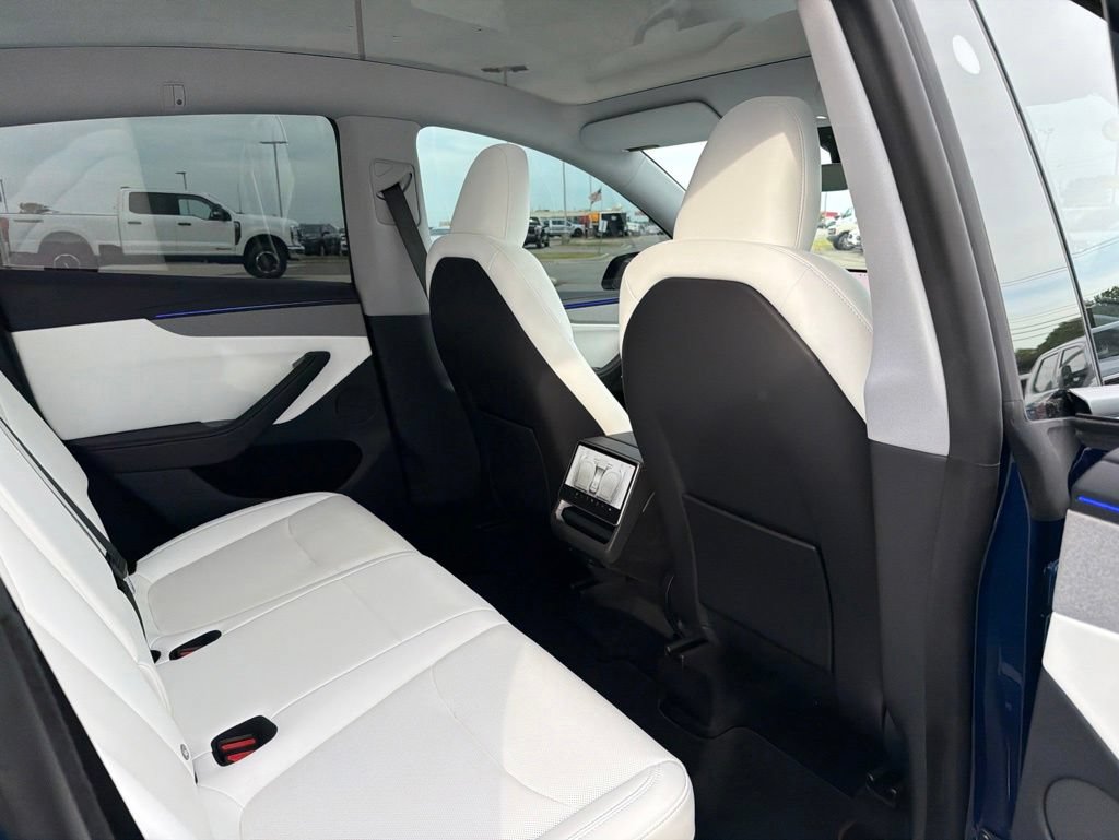 Used 2026 Tesla Model Y Long Range RWD image 19