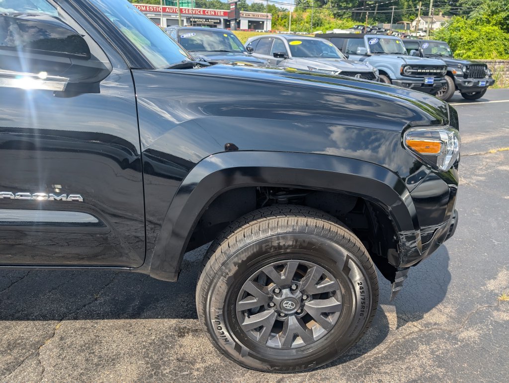 Certified 2023 Toyota Tacoma SR5 AWD/4WD image 10
