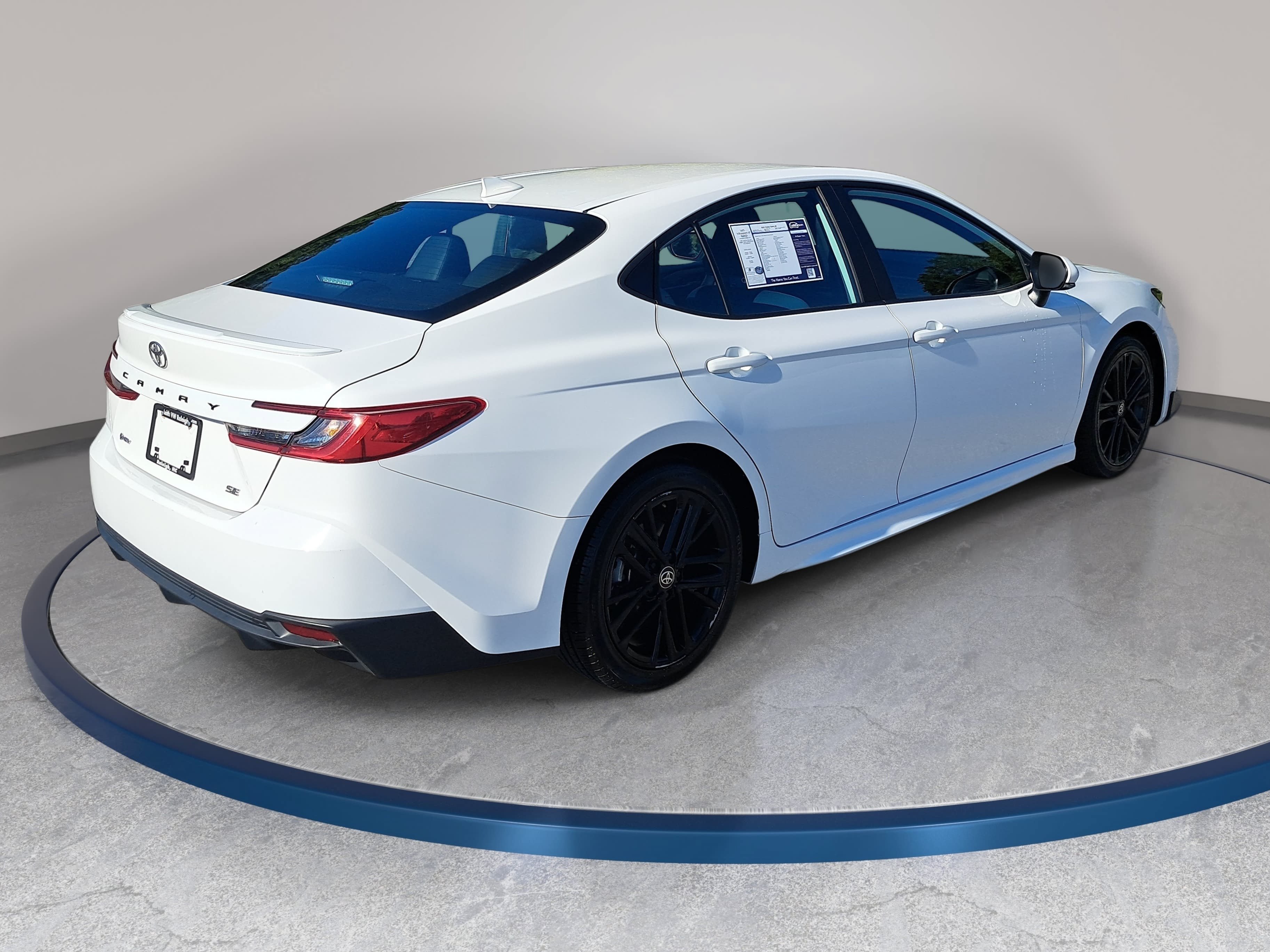 Used 2025 Toyota Camry SE FWD image 5