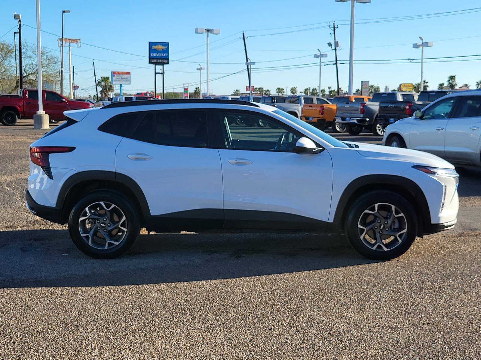 Used 2025 Chevrolet Trax LT w/ LT Convenience Package image 6
