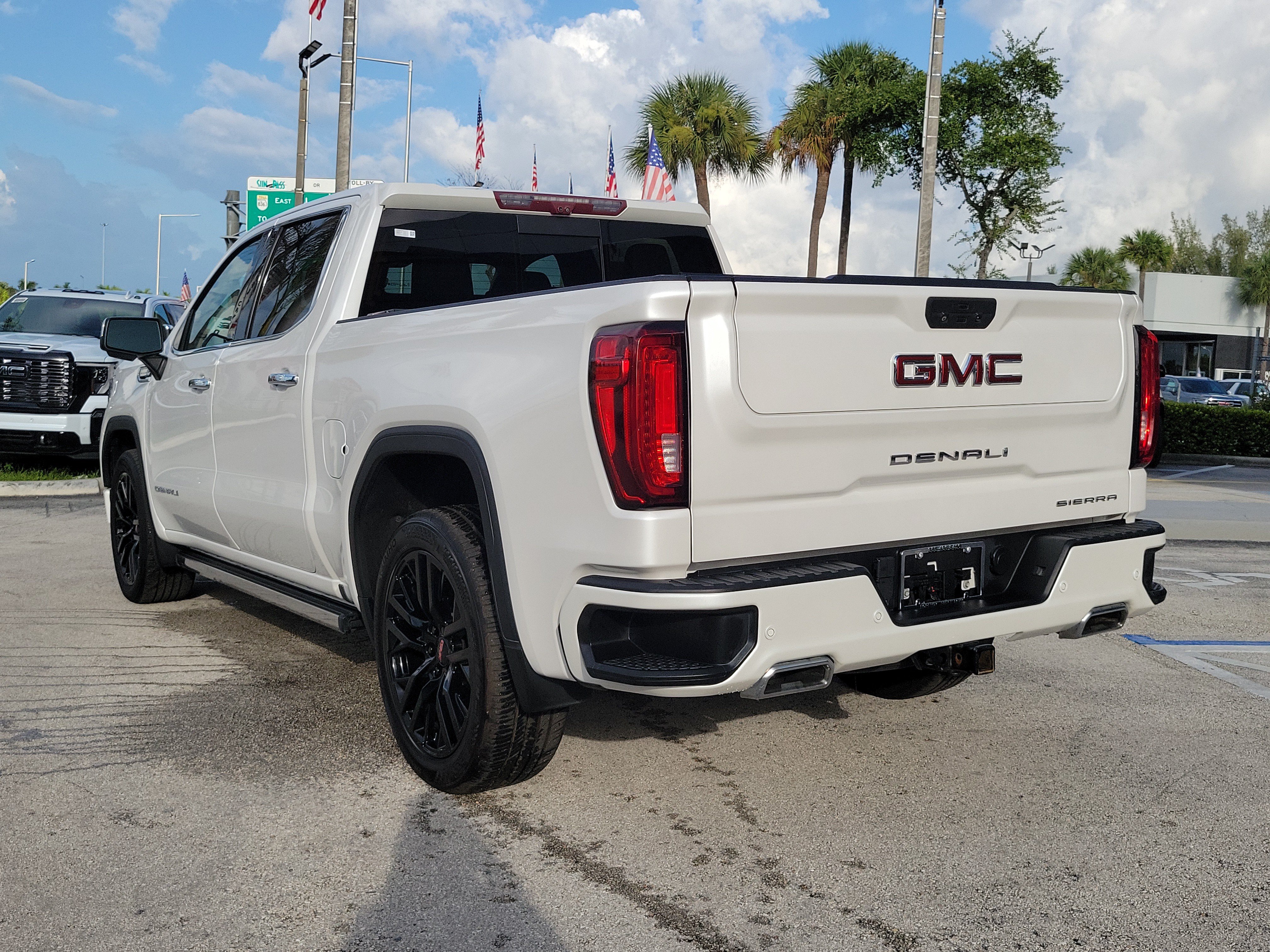 Used 2021 GMC Sierra 1500 Denali w/ Denali Ultimate Package AWD/4WD image 7